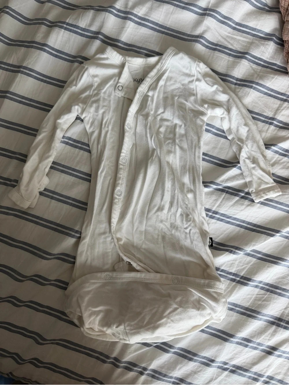 EUC Kyte Baby Bundler in Cloud White 0-3 months